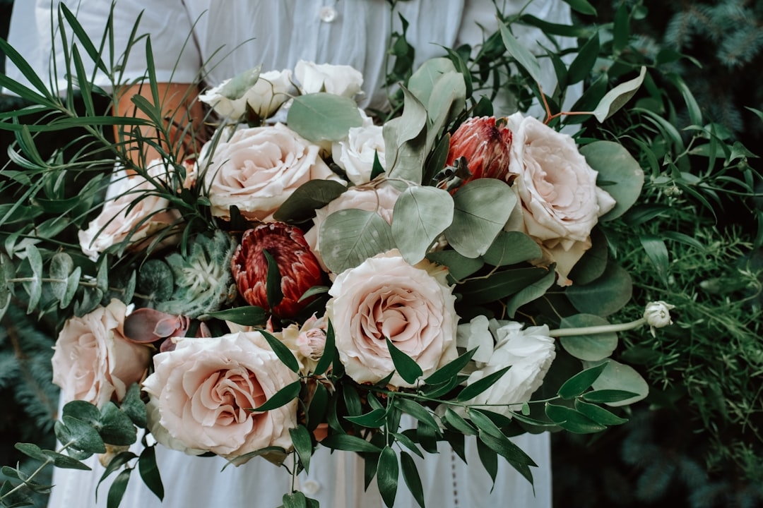DIY wedding flowers cost breakdown by stem count